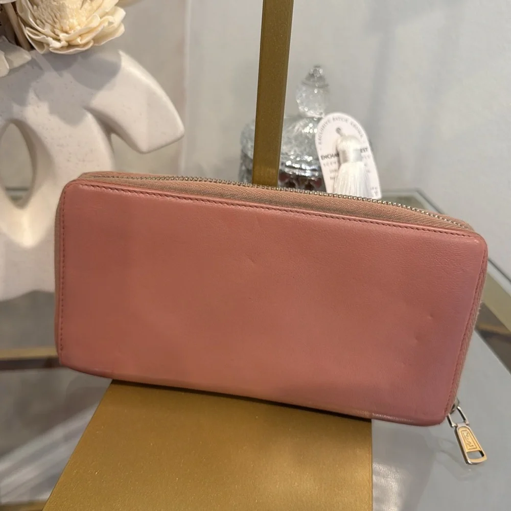 Yves Saint Laurent Blush Leather Wallet - Picture 6 of 10
